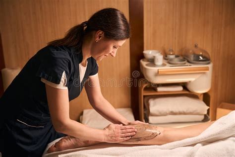 luna roulette massage|The client got a boner during a massage from a beautiful masseuse.